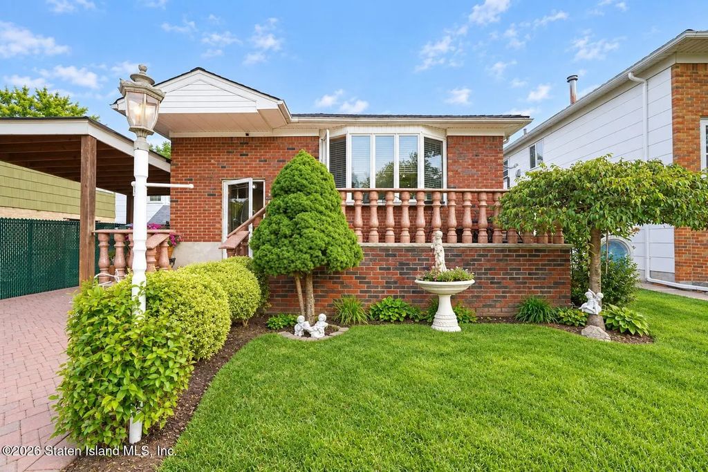 27 Muller Avenue, Staten Island