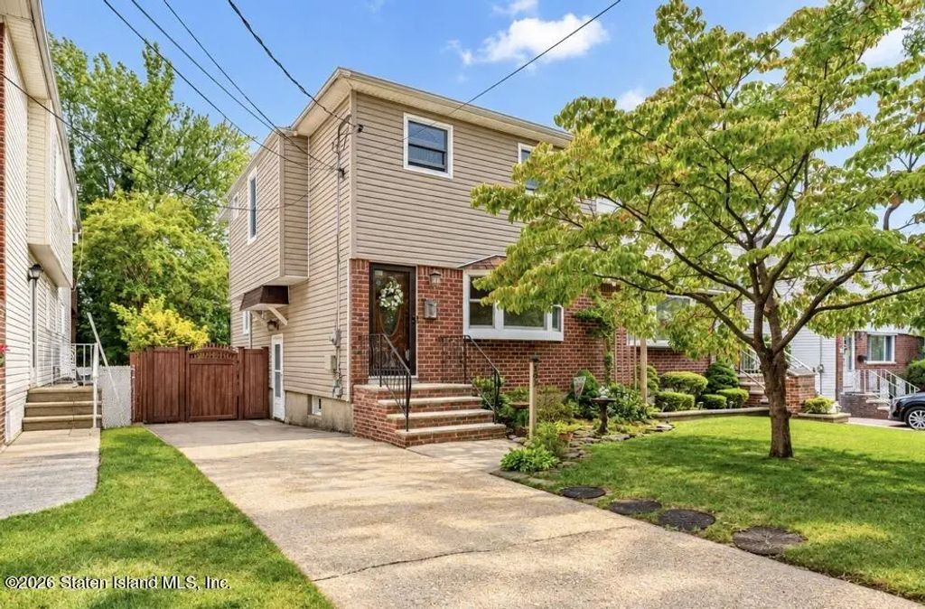 382 Elverton Avenue, Staten Island