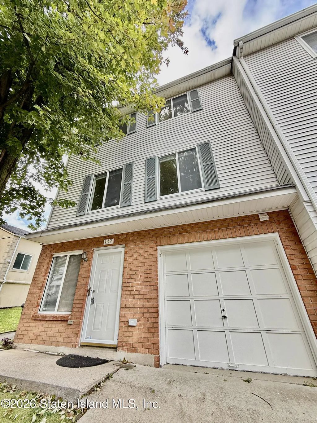 129 Ilyssa Way, Staten Island