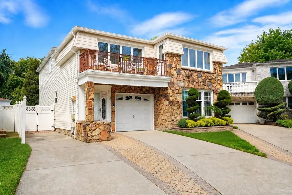 38 Mulberry Circle, Staten Island