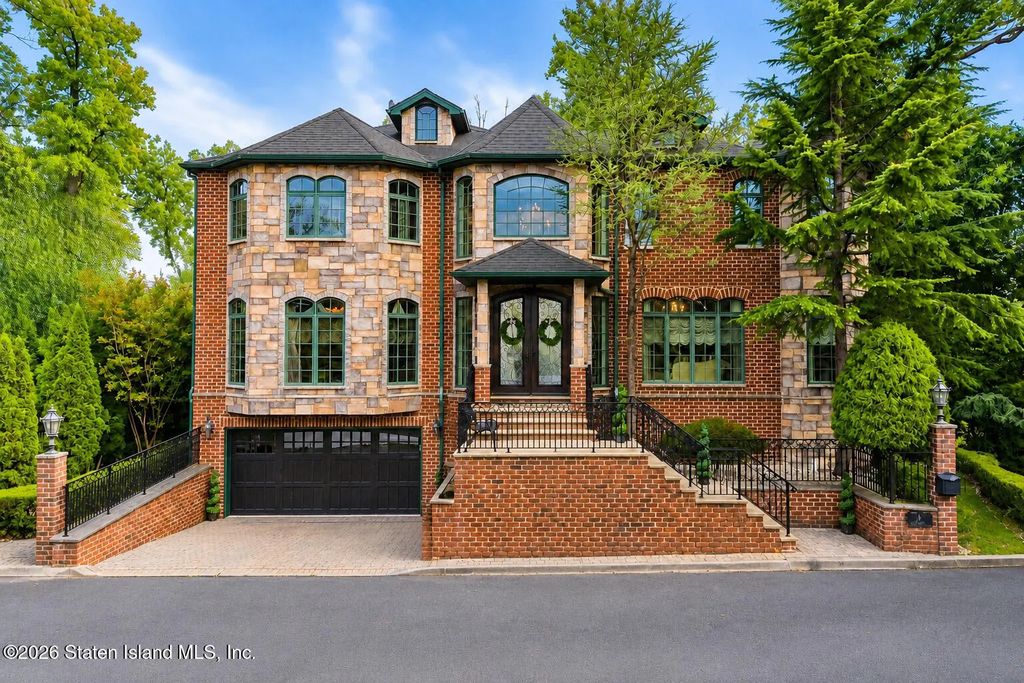 18 Ivan Court, Staten Island