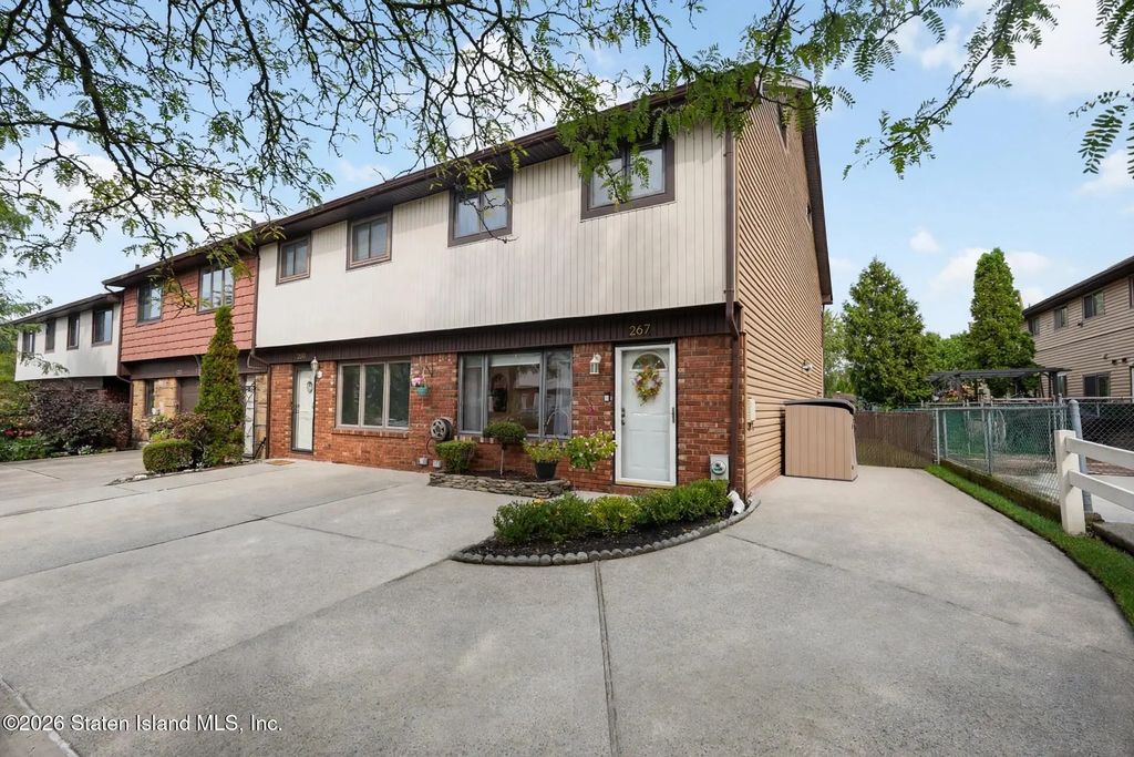 267 Rolling Hill Green, Staten Island