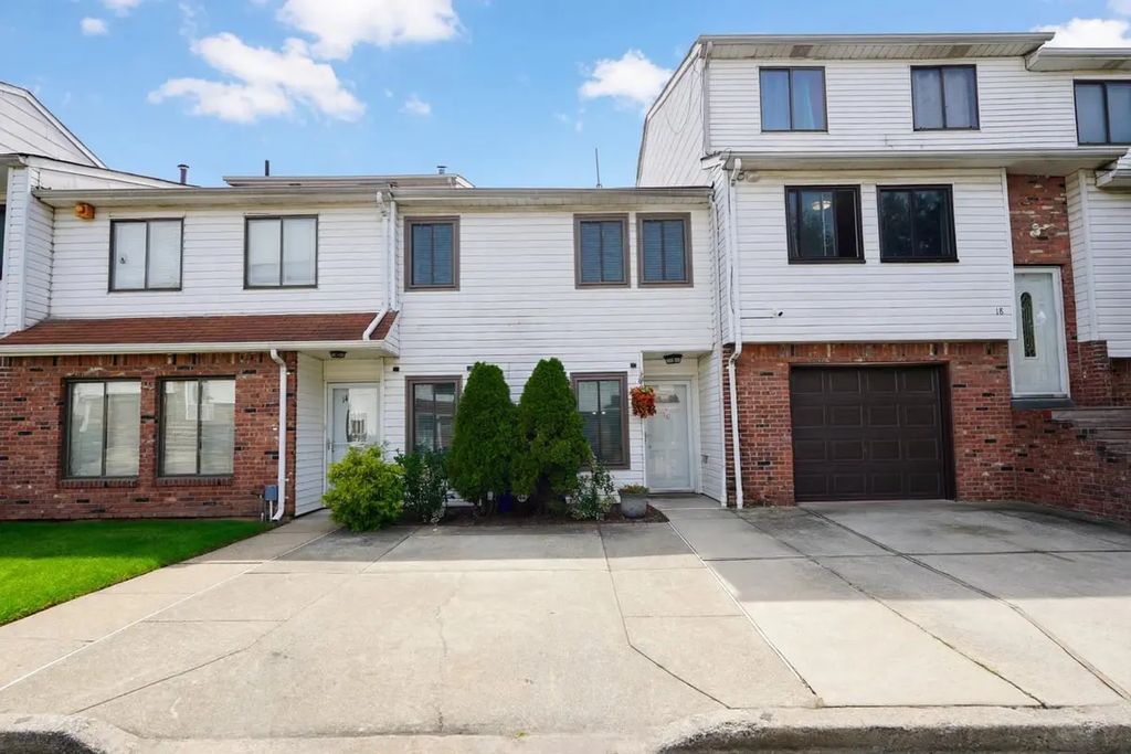 16 Stratford Court, Staten Island