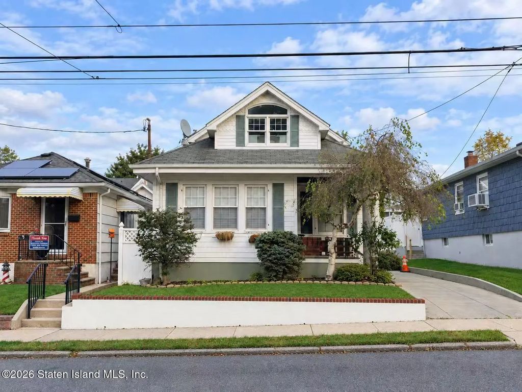 305 Bidwell Avenue, Staten Island