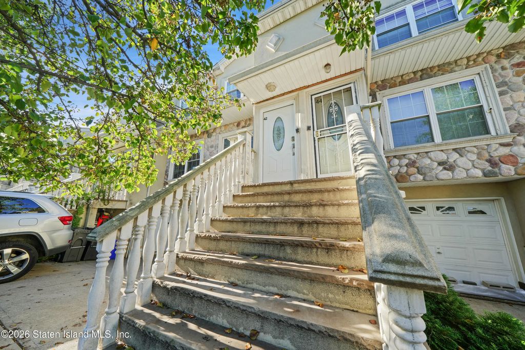 42 Dartmouth Loop, Staten Island