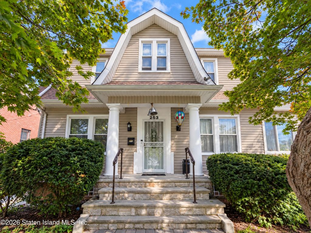 253 Vanderbilt Avenue, Staten Island