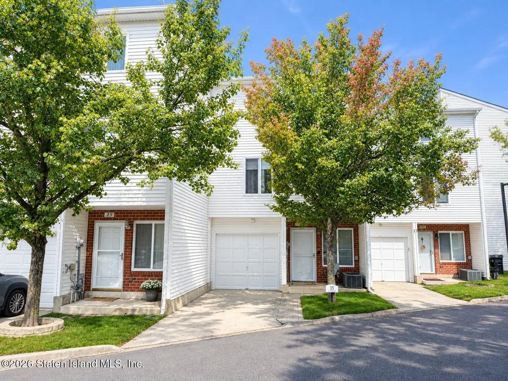 15 Bianca Court, Staten Island