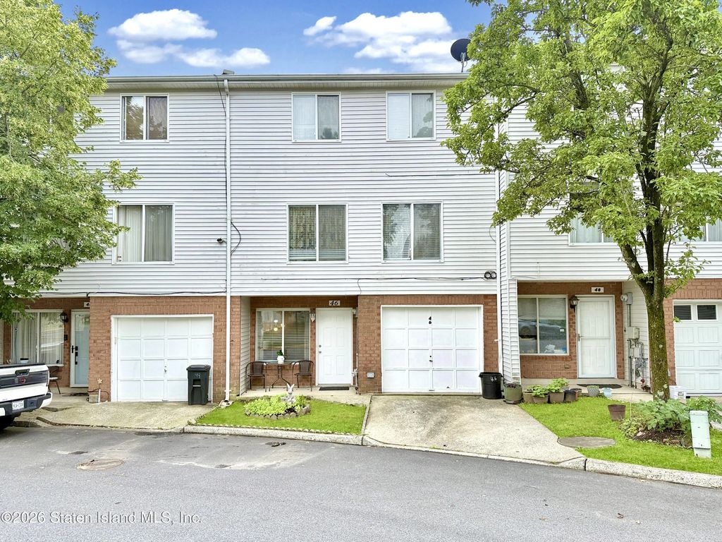 46 Ilyssa Way, Staten Island