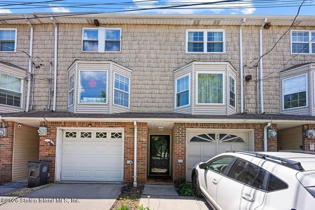 34 Francine Lane, Staten Island