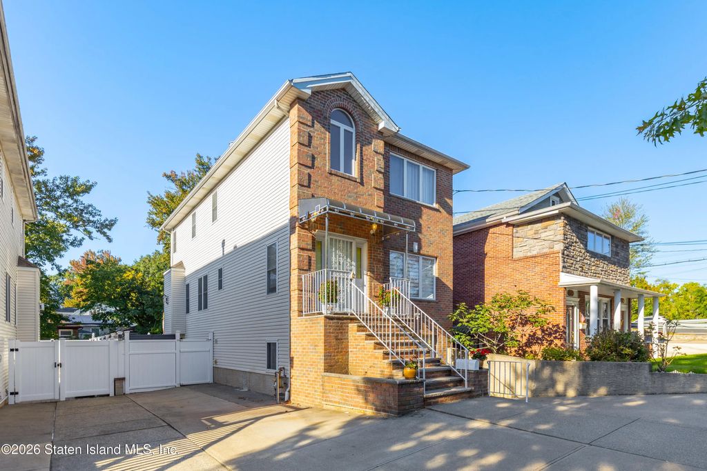 118 Guyon Avenue, Staten Island