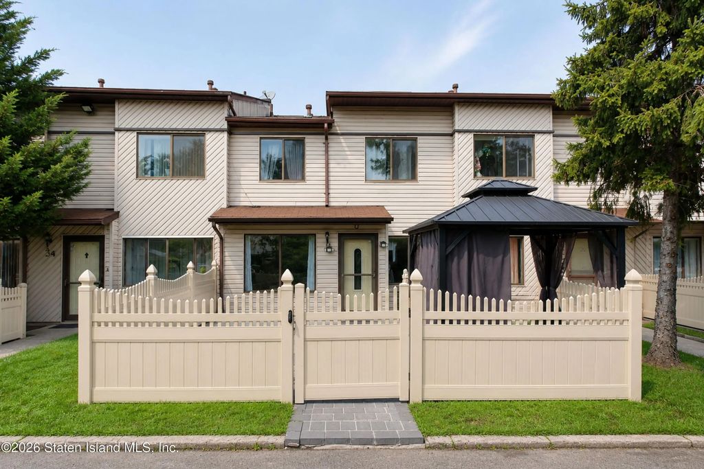 36 Selvin Loop, Staten Island