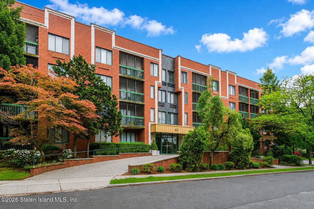 41 Wellington Court 2b, Staten Island