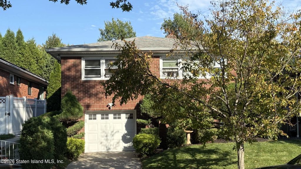 755 Oakland Avenue, Staten Island