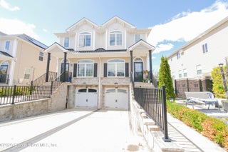 16 Berkshire Lane, Staten Island, NY