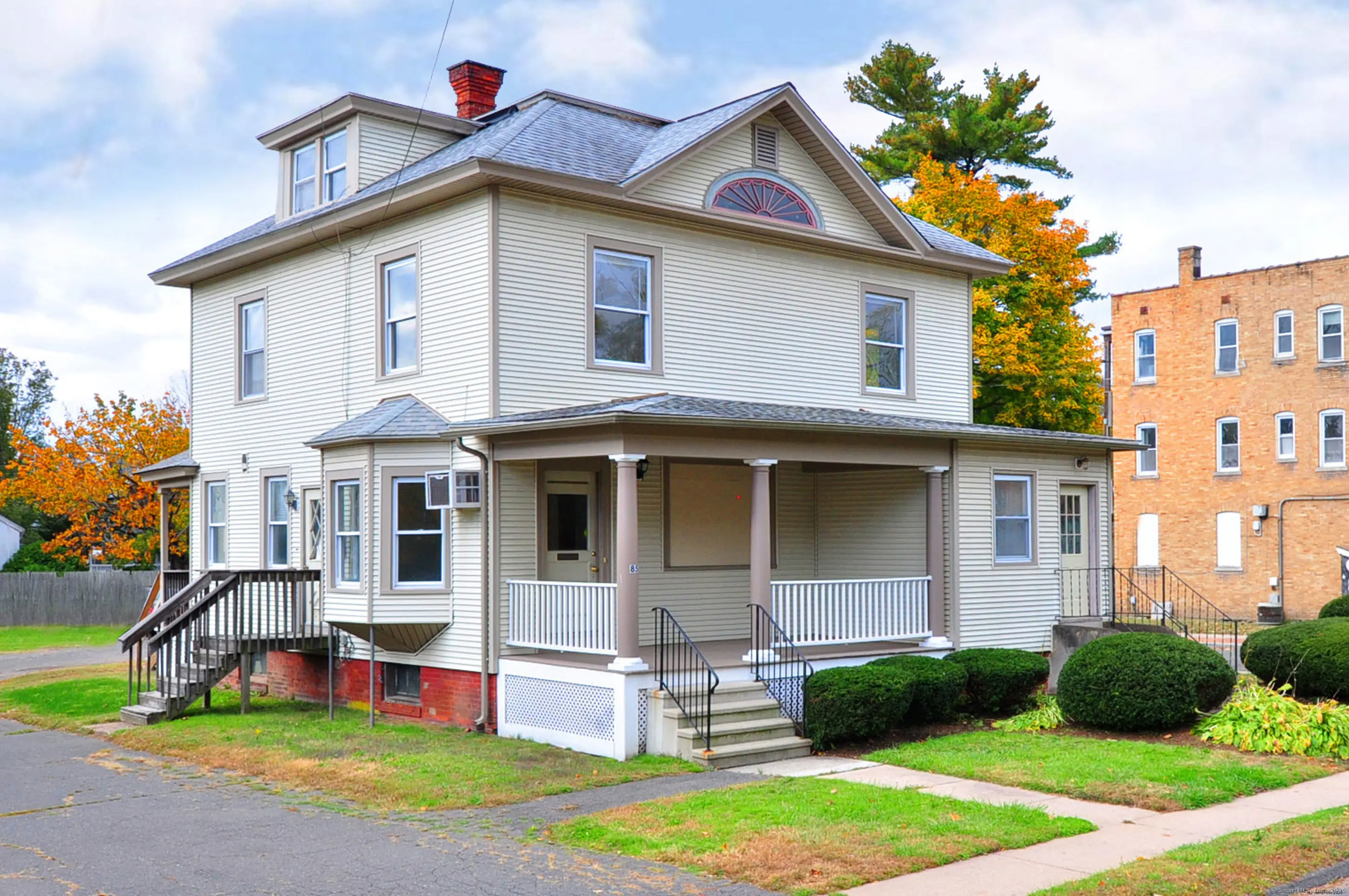 85 Poquonock Avenue, Windsor