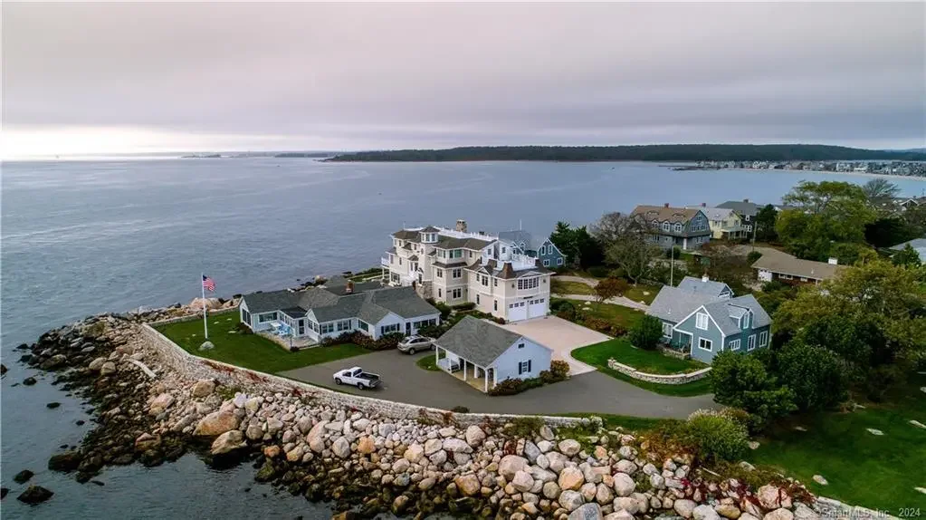 10 Weston Road, Groton