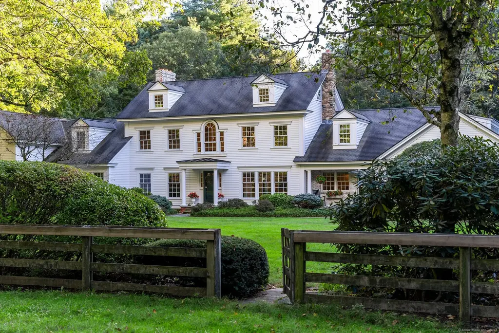 6 Pine Hill Road, Burlington