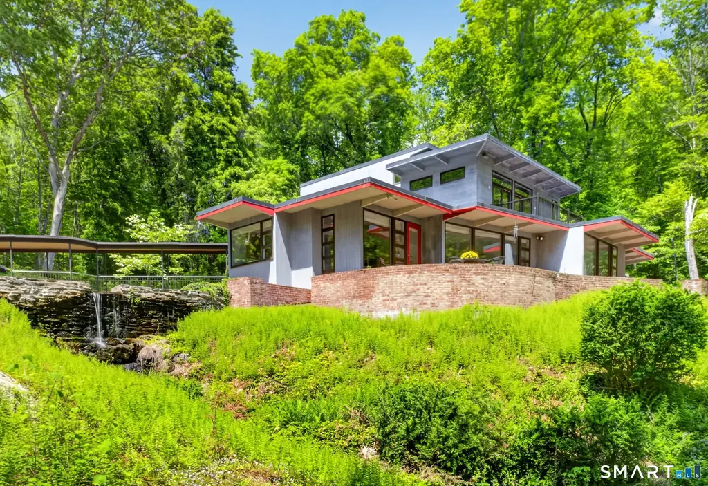 112 River Road, Essex
