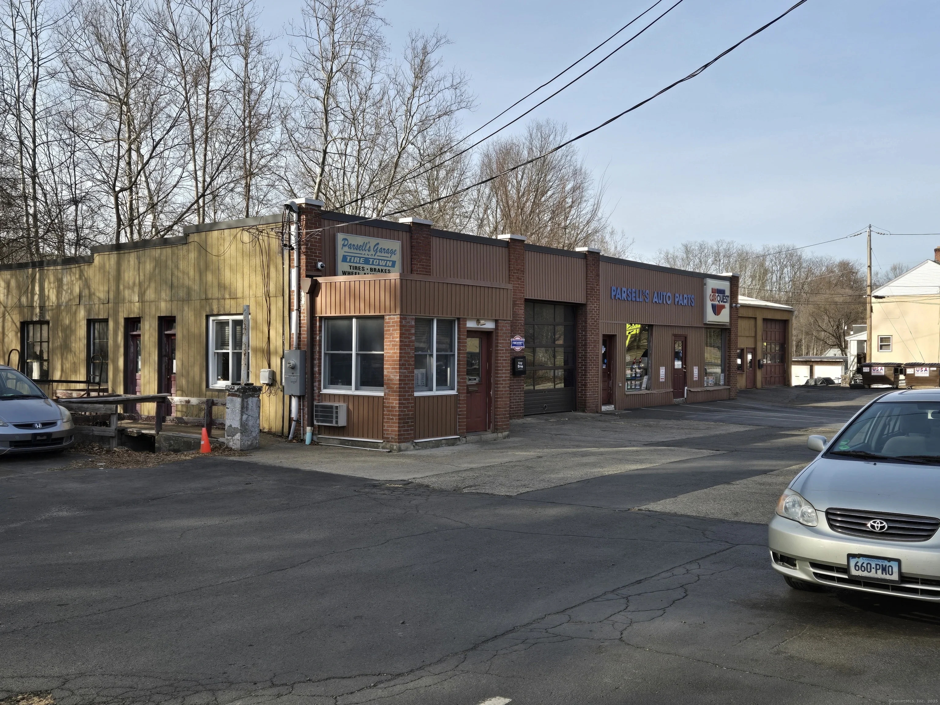 616 Main Street South, Southbury