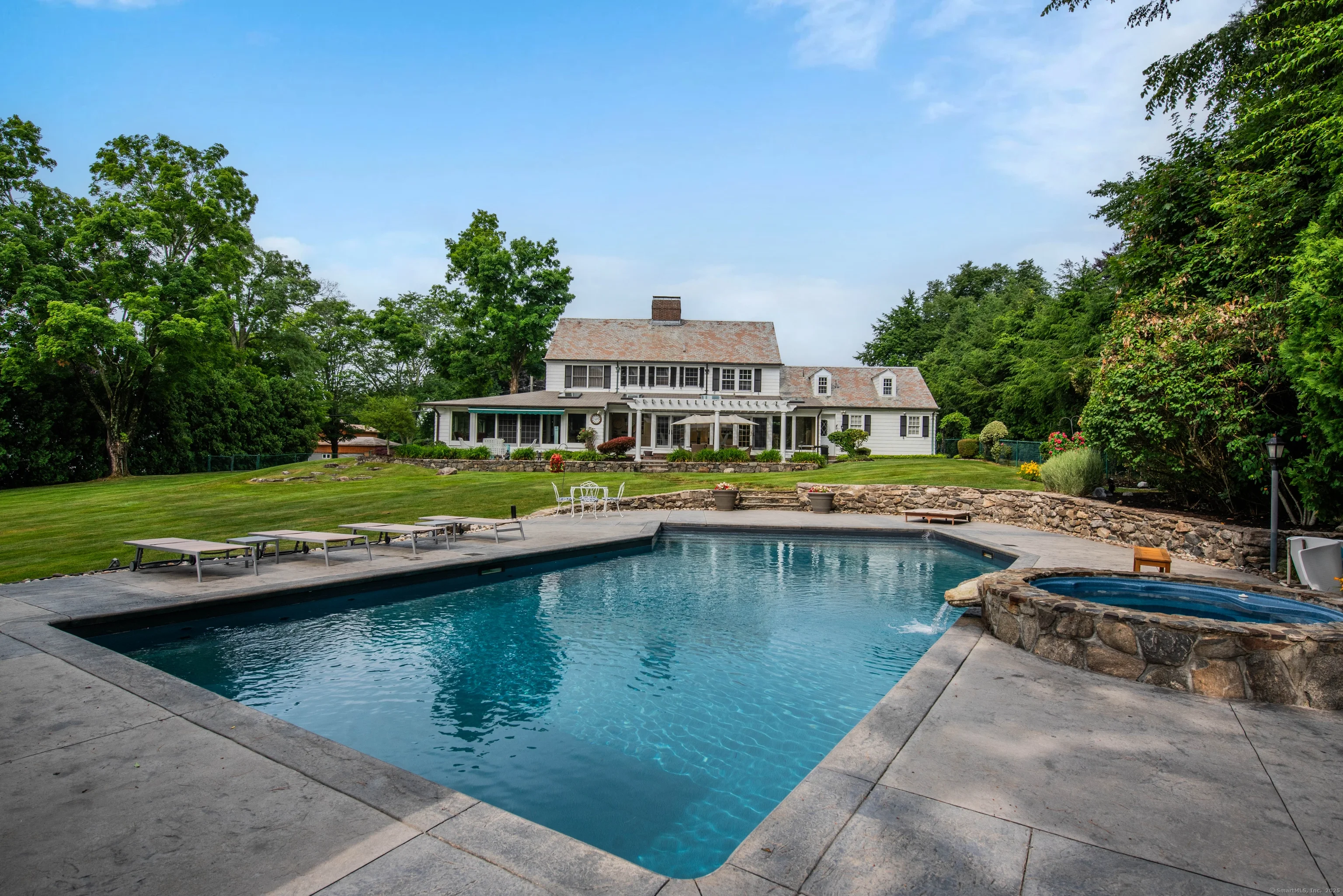 77 Eastfield Road, Waterbury