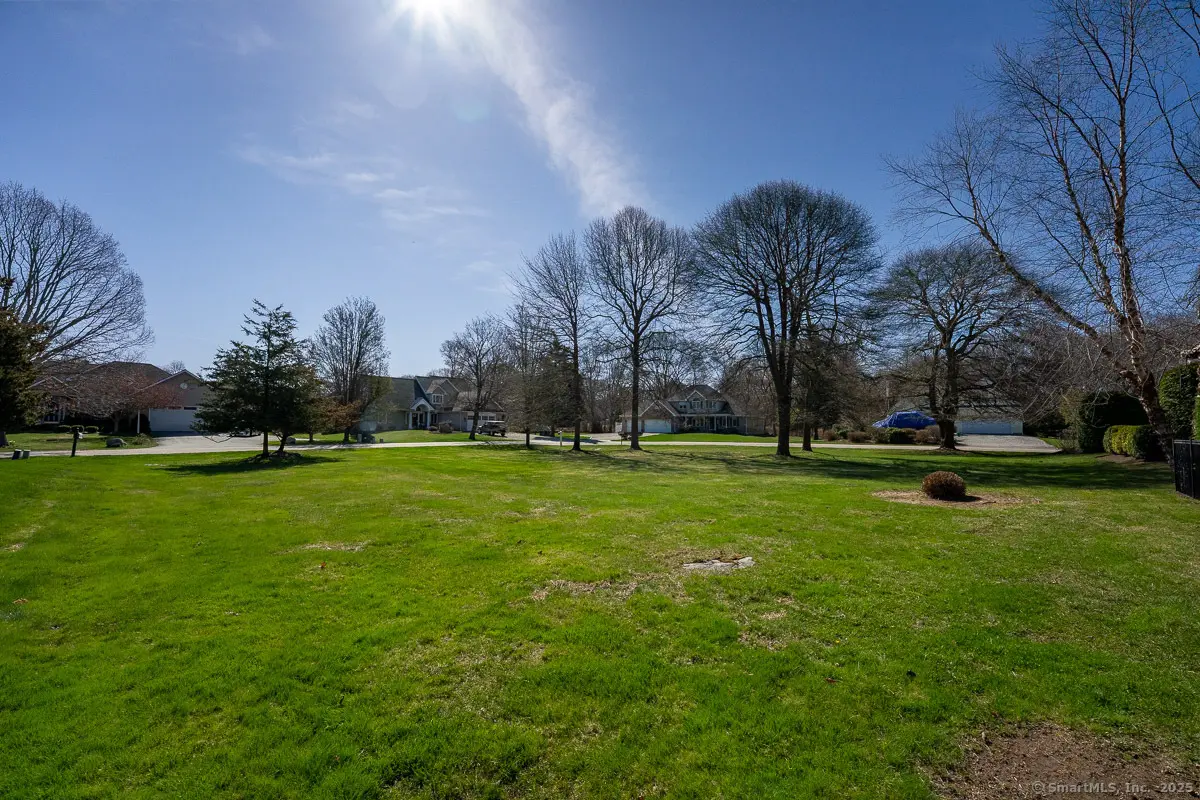 76 Old North Road, Stonington