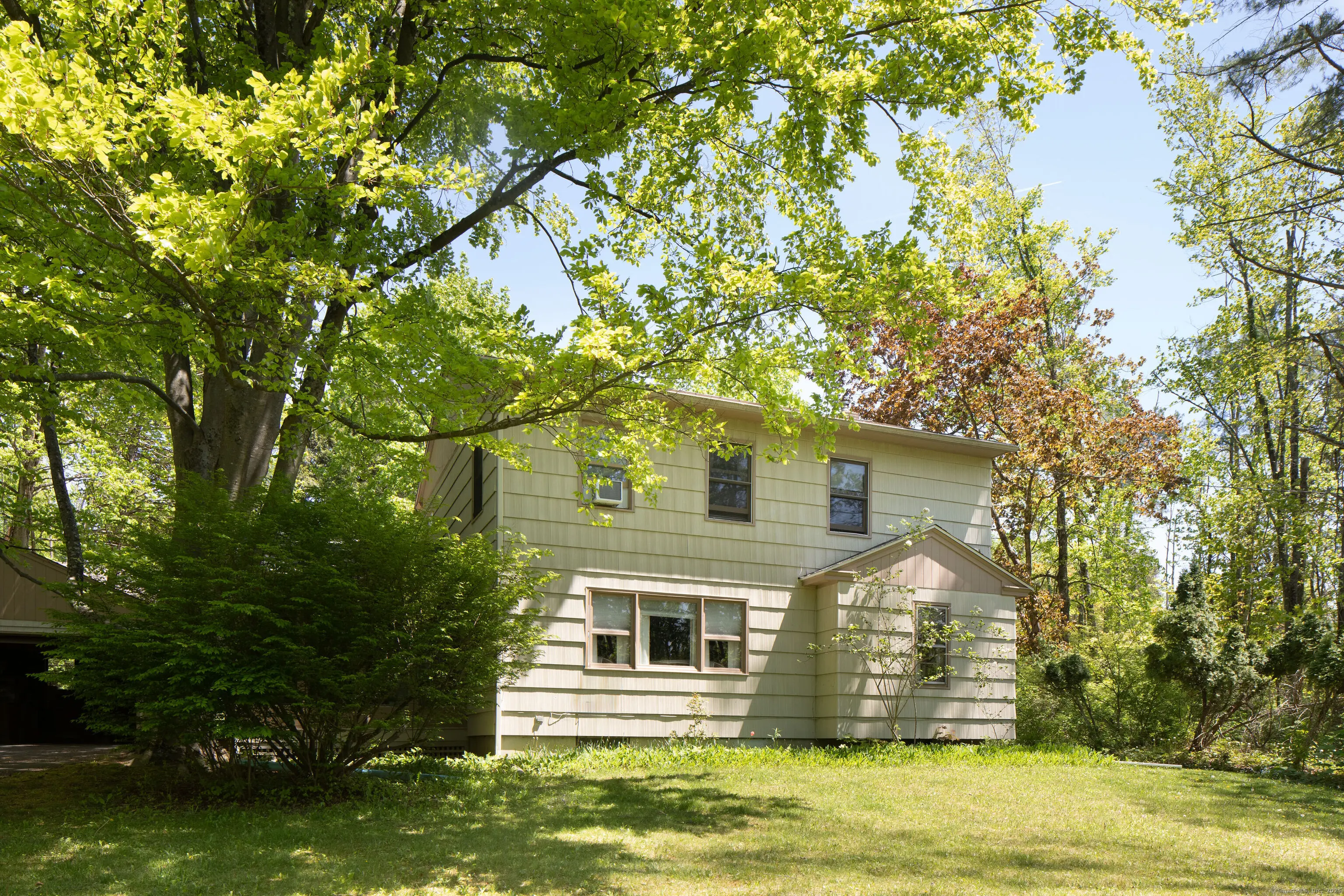 89 Route 7 South, Canaan