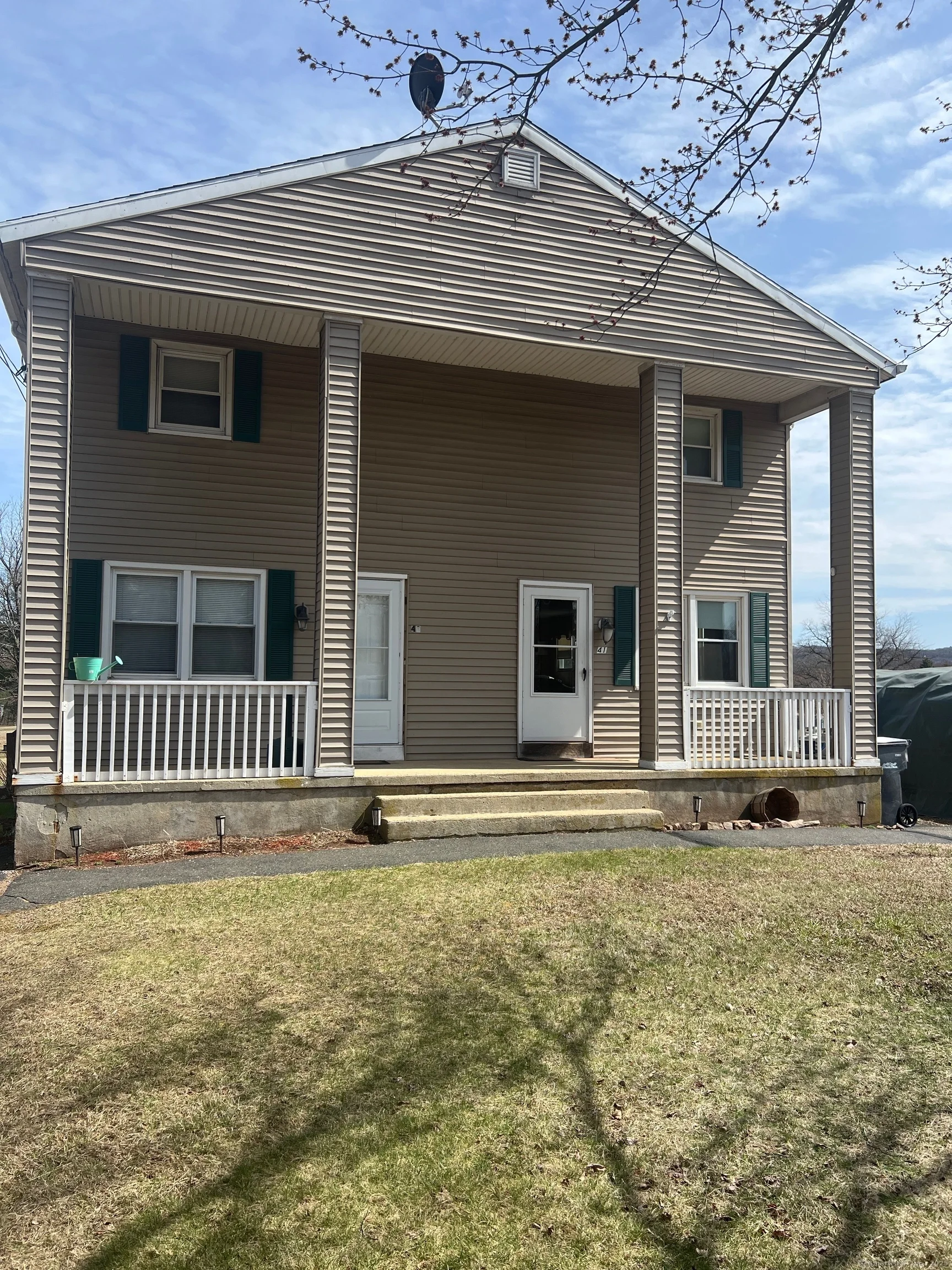 41 Hoffman Road, Ellington