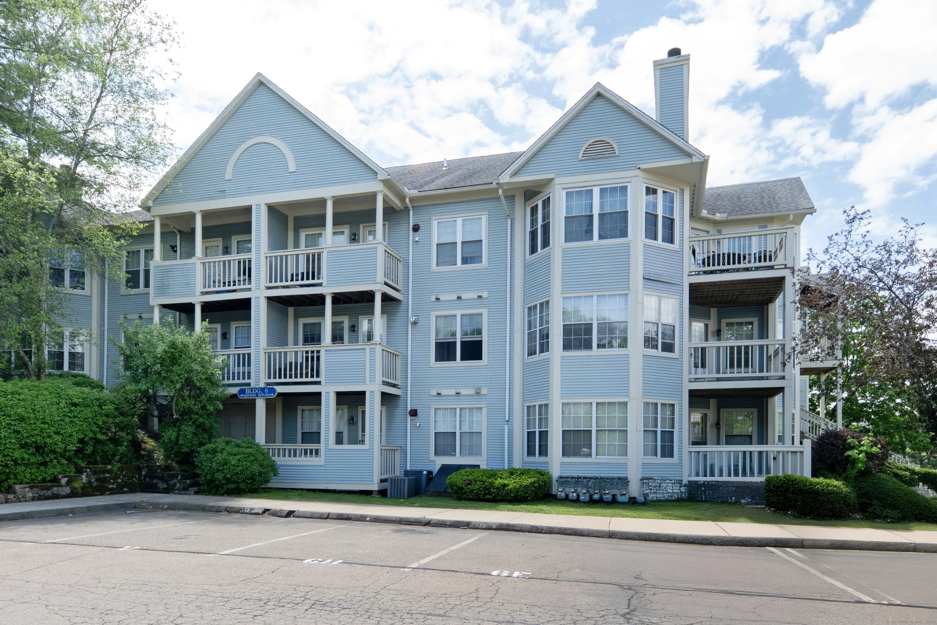 75 Redwood Drive 609, East Haven