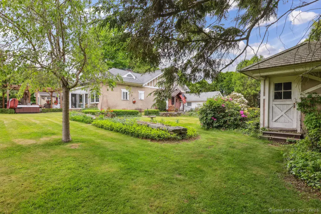 9 Columbus Avenue, East Lyme