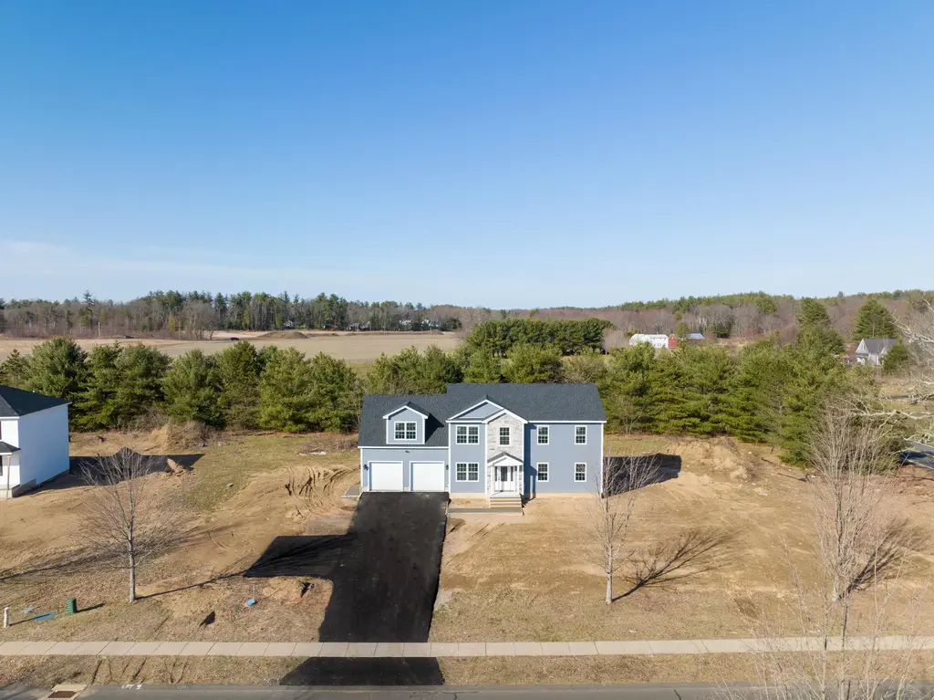 2 Stratton Farms Road, Suffield