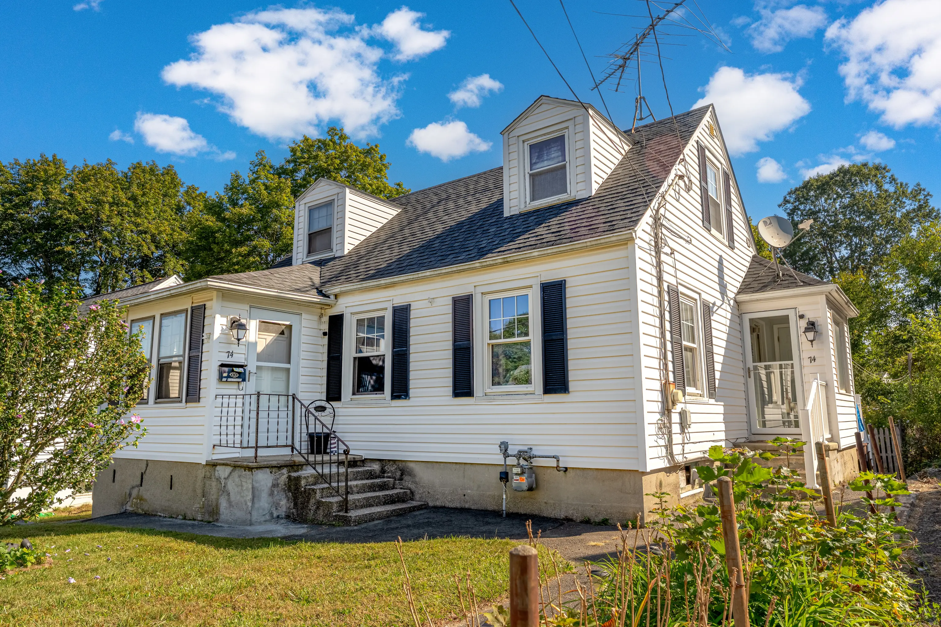 74 Macarthur Drive, Waterbury