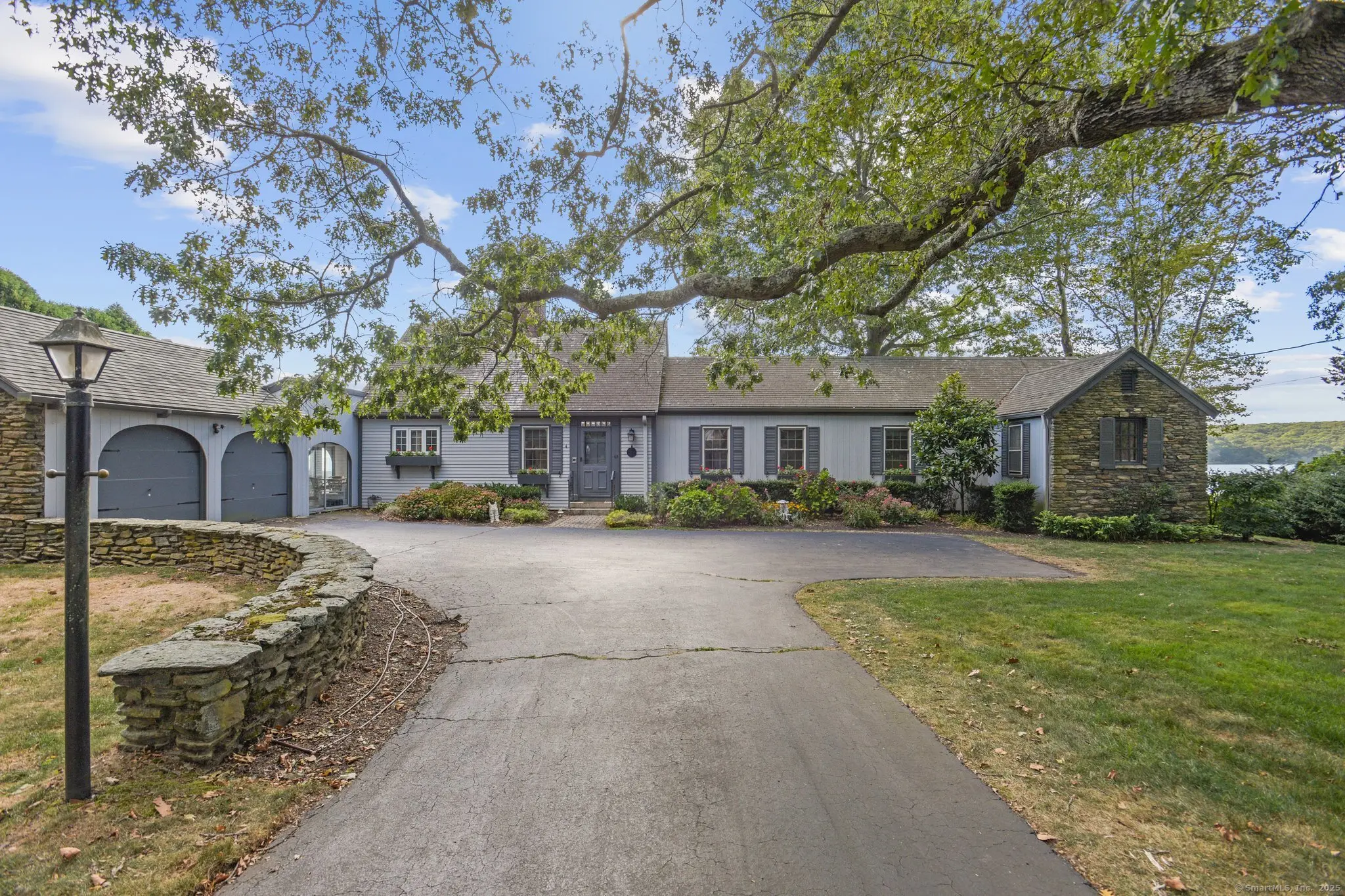 65 Neptune Drive, Groton