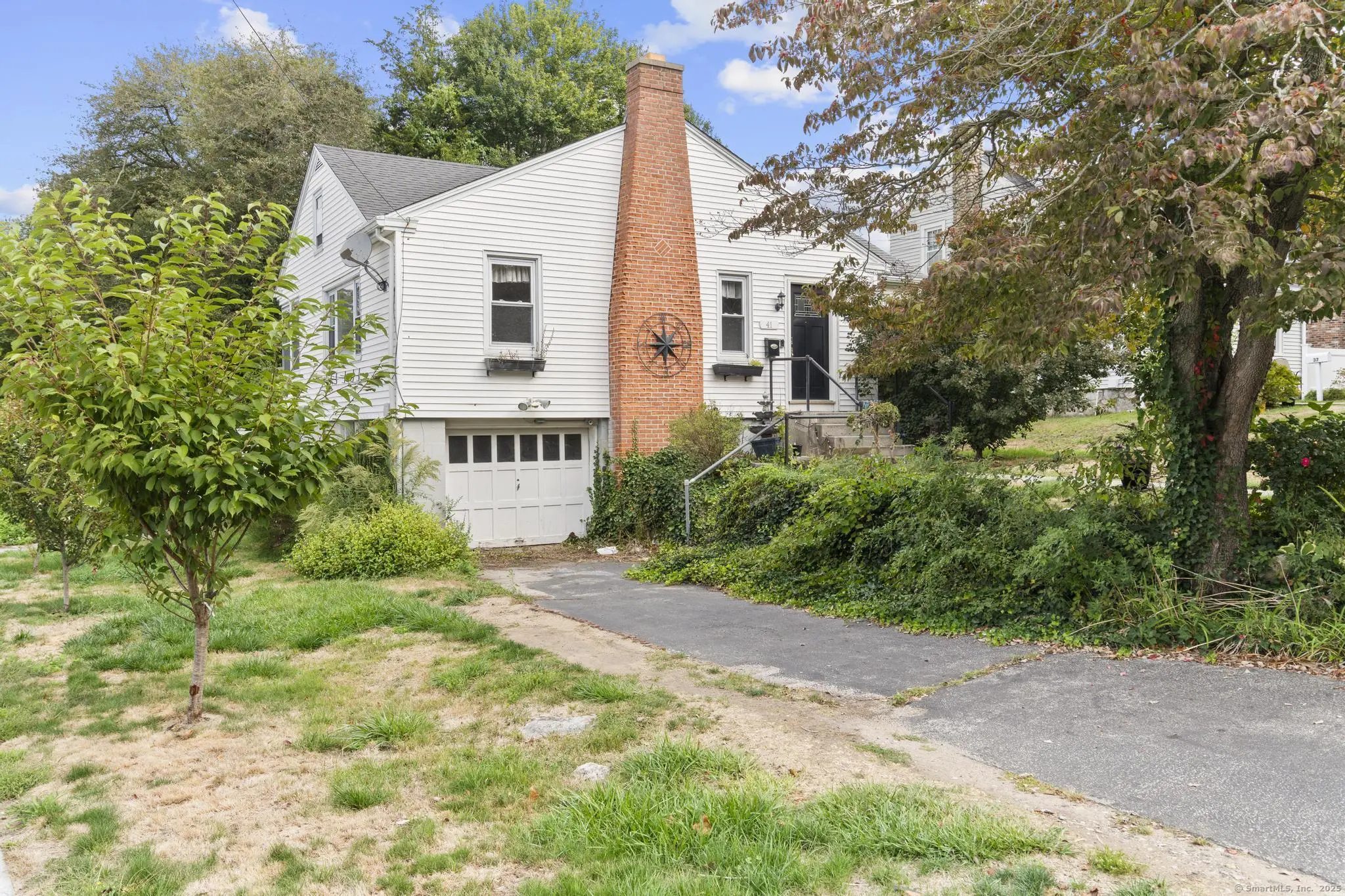 41 Niles Hill Road, New London