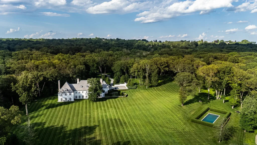 104 Dans Highway, New Canaan