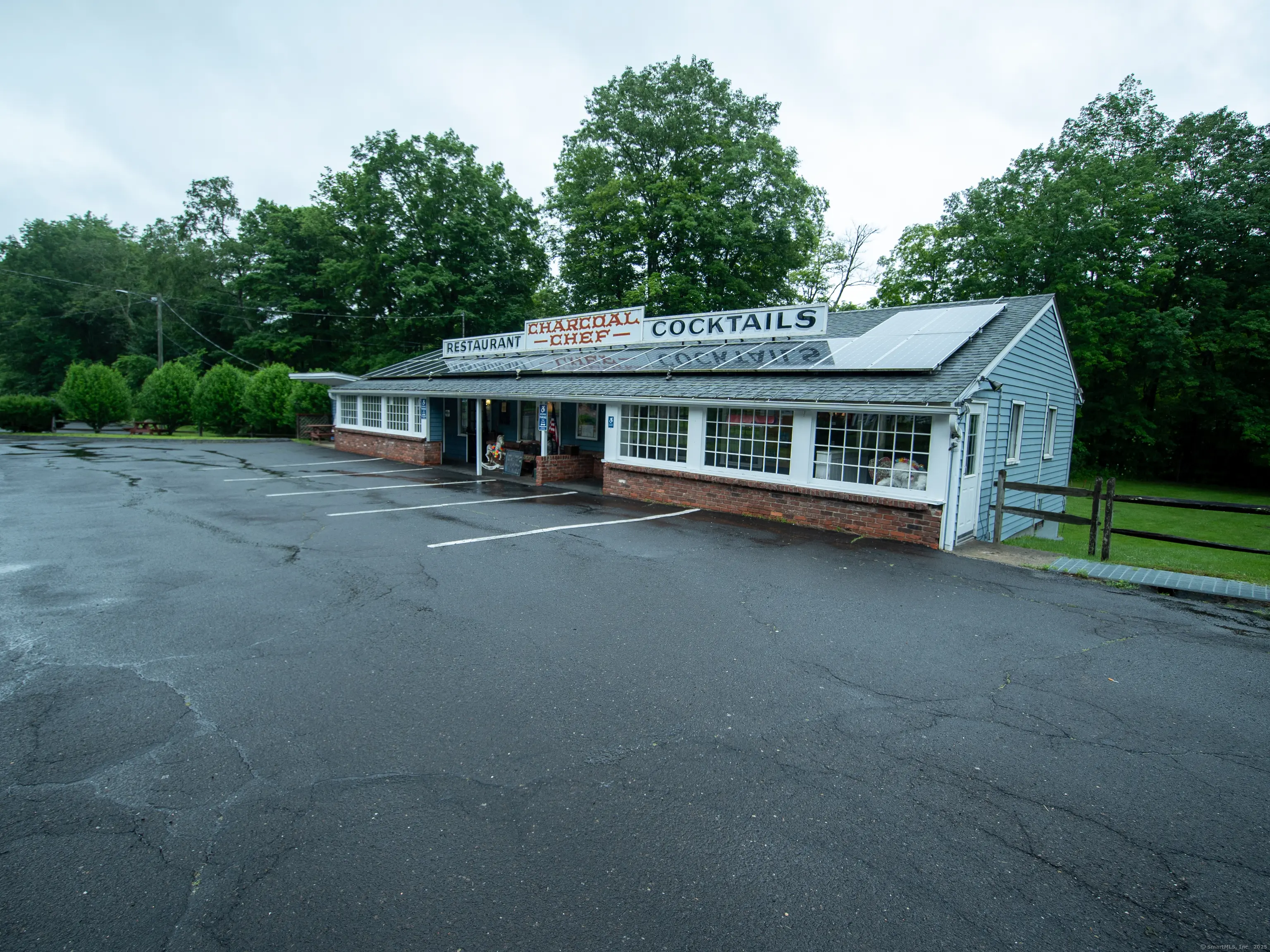 670 Main Street North, Woodbury