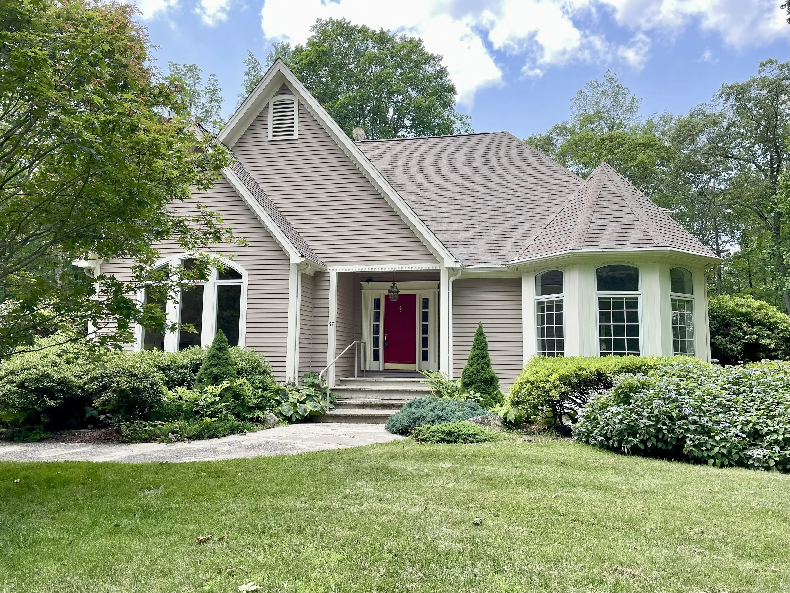 67 Transylvania Road, Roxbury