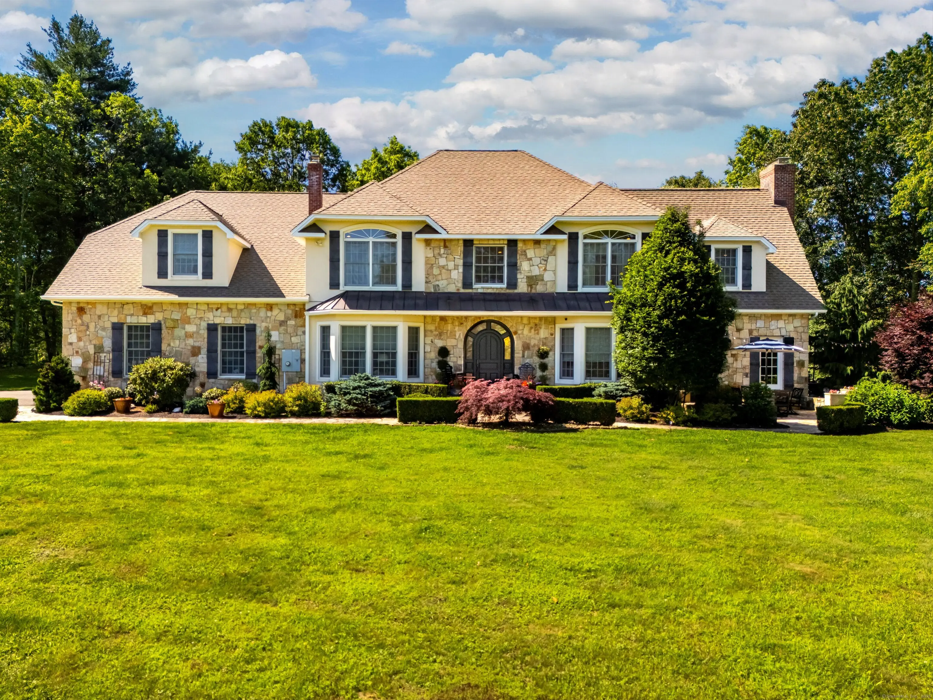 99 Carriage Lane, Roxbury