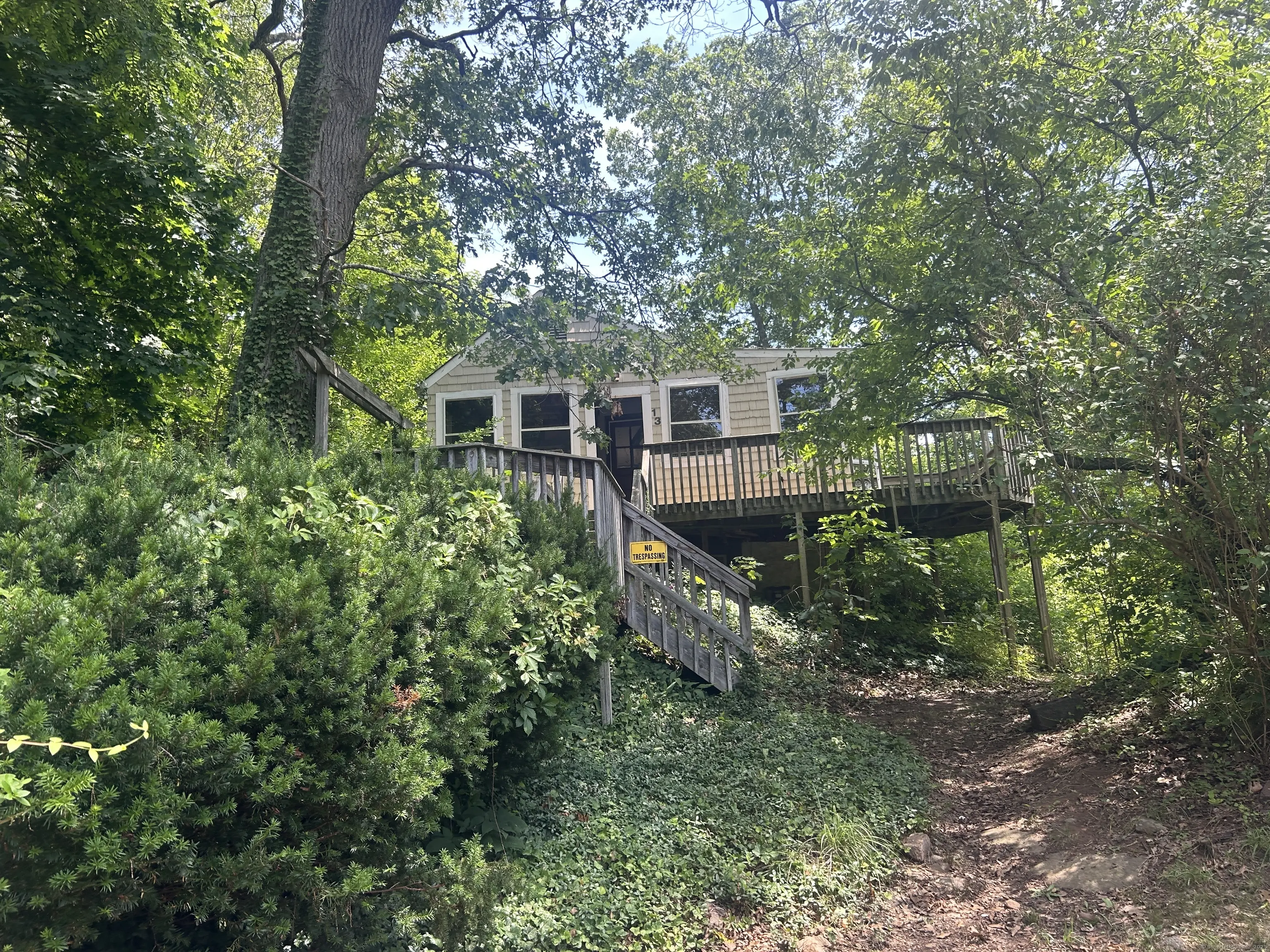 13 Hill Street, Branford