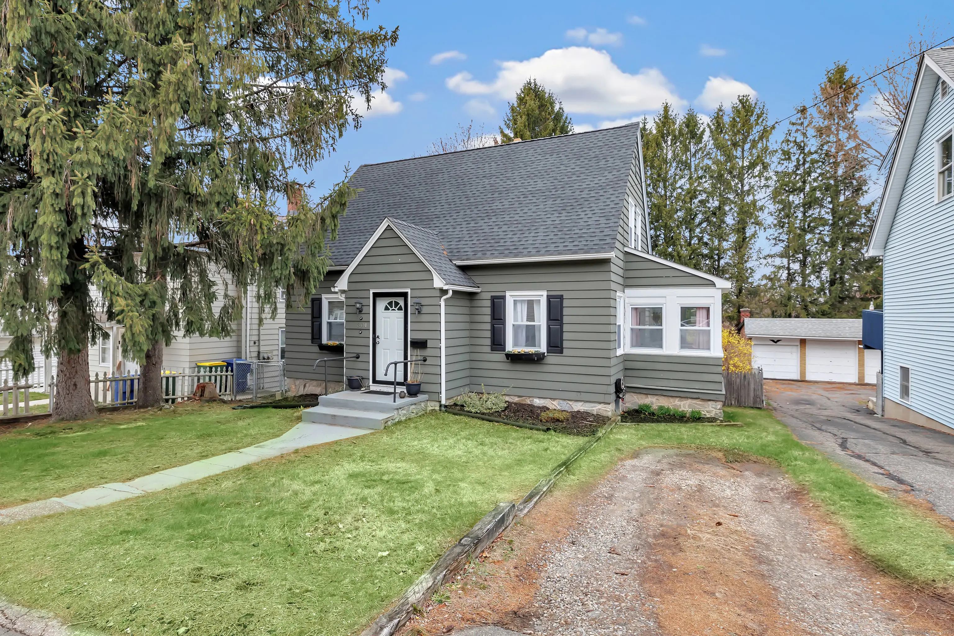 804 Washington Ave Extension, Waterbury