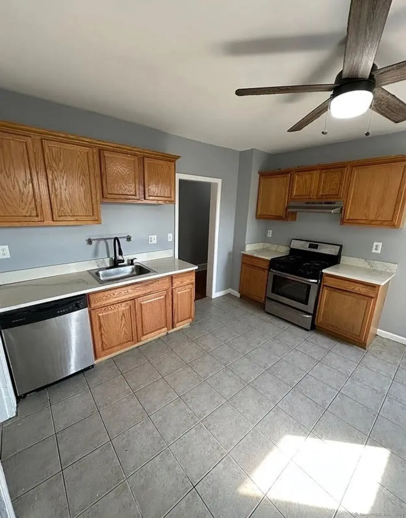 1018 Hancock Avenue 3rd, Bridgeport