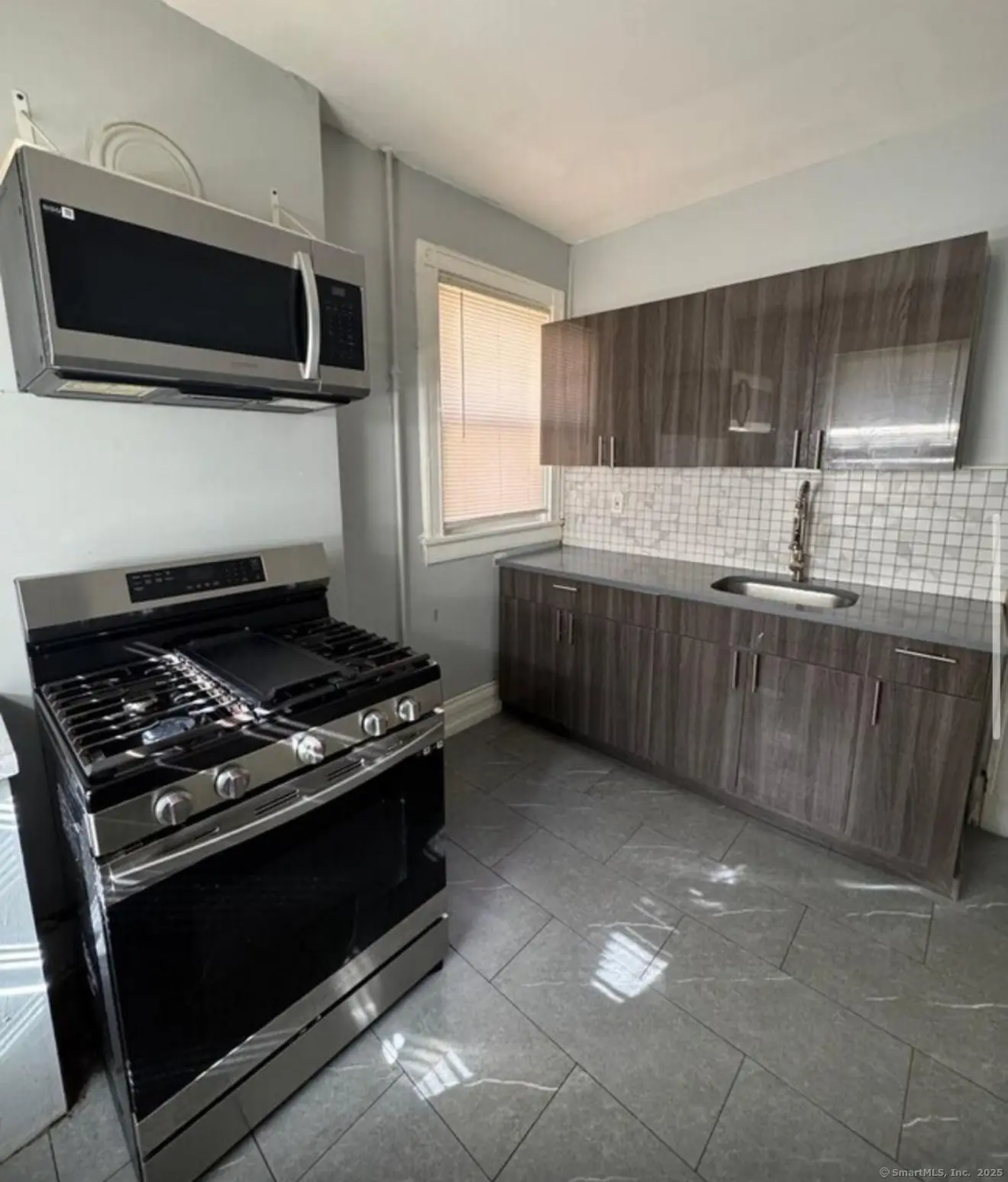 301 Dover Street 1st, Bridgeport