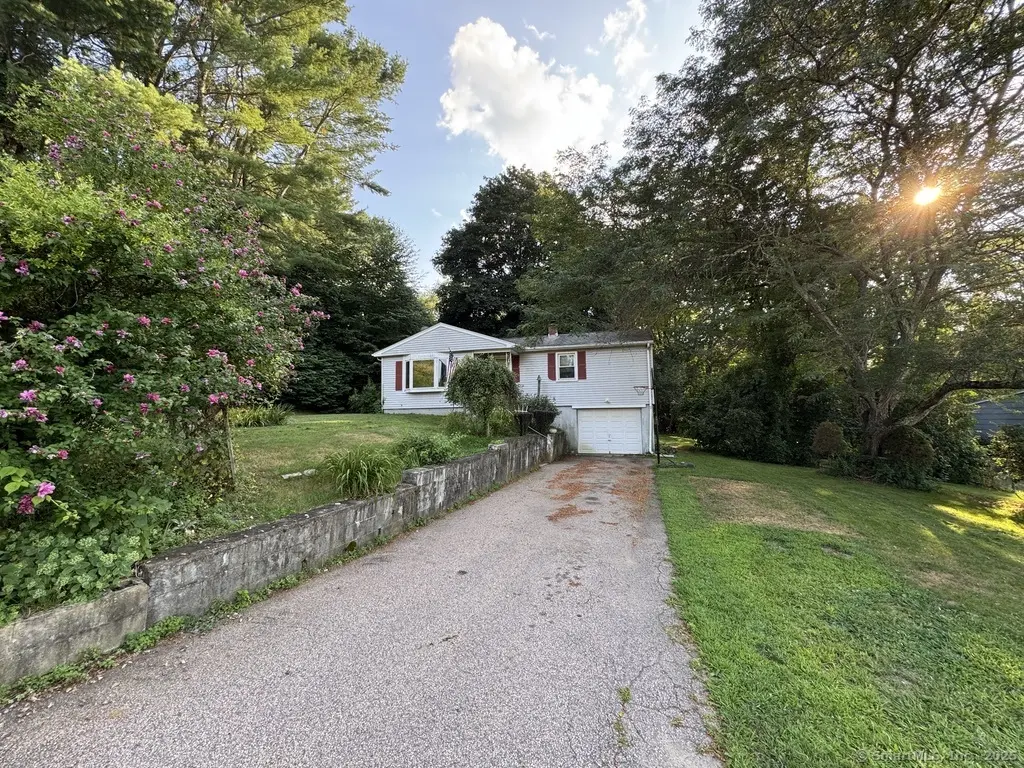 3 Johnnie Court, Ledyard