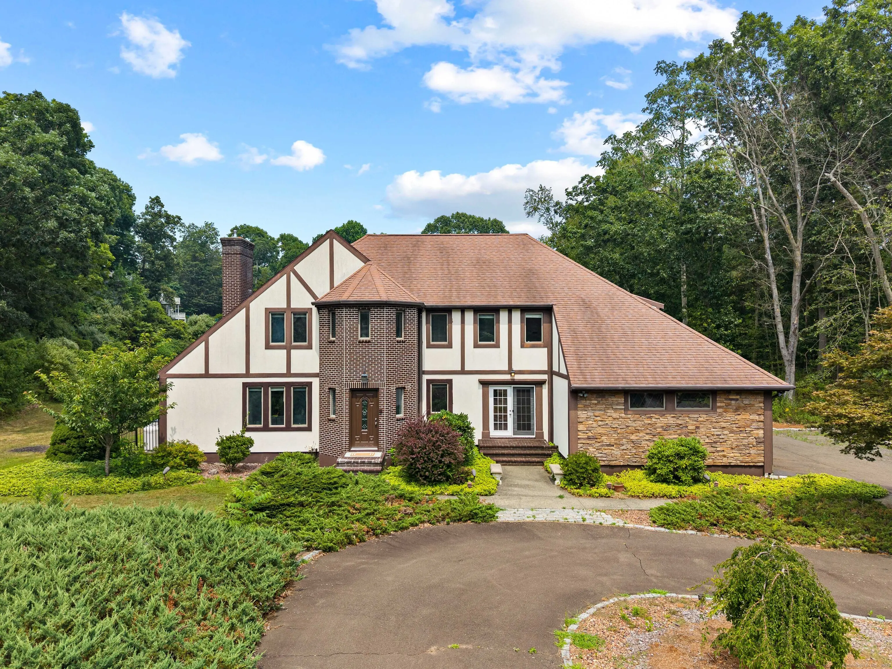 22 Hickory Hill Lane, Branford