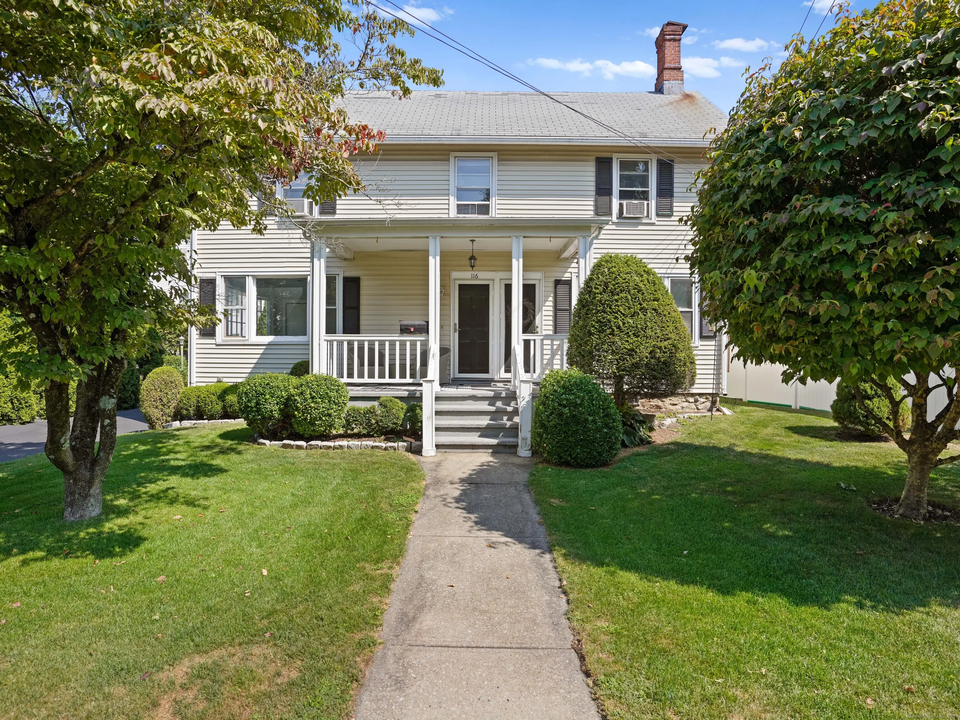 118 East Avenue, New Canaan