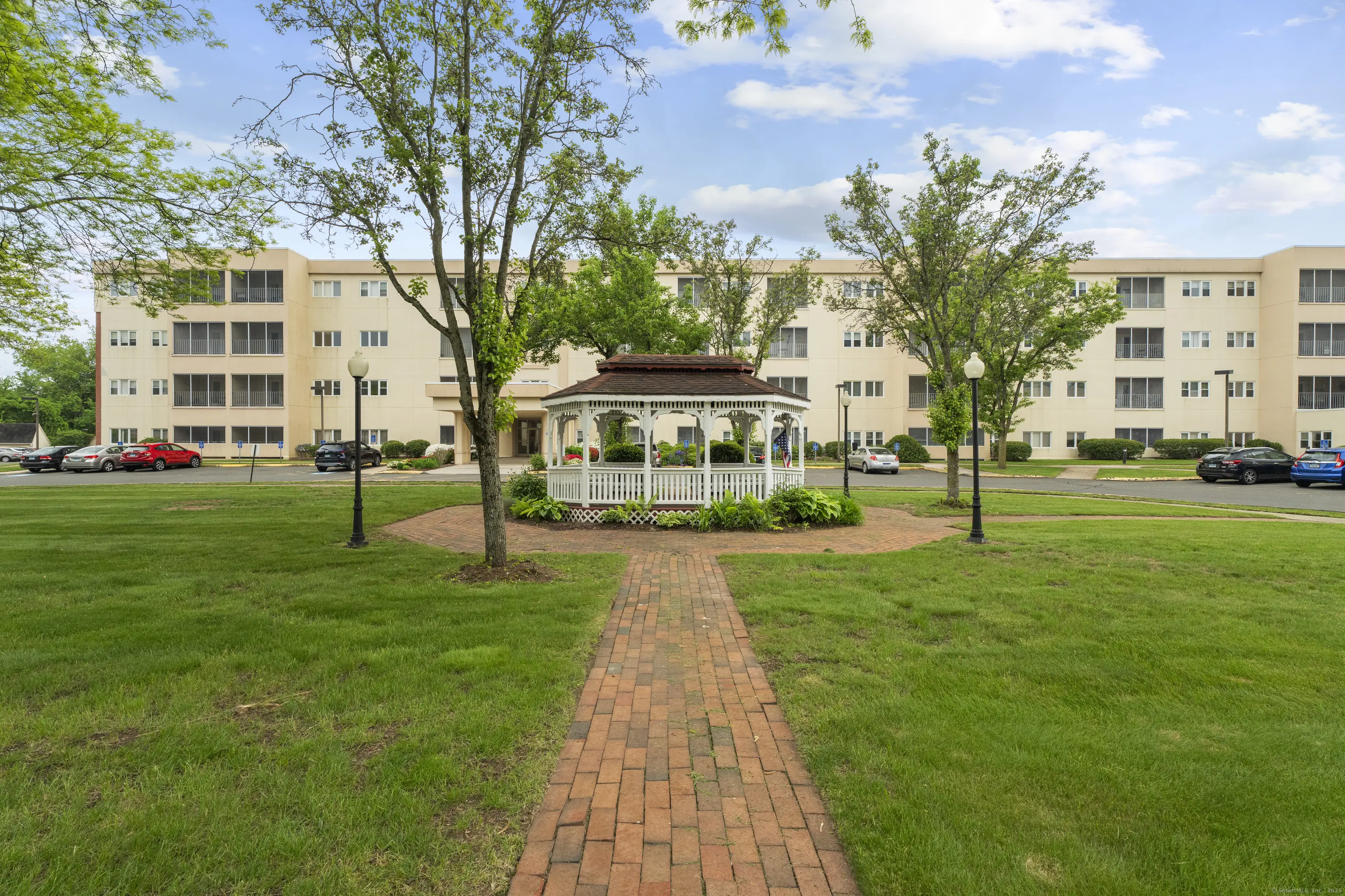 75 Washington Avenue 2-307, Hamden