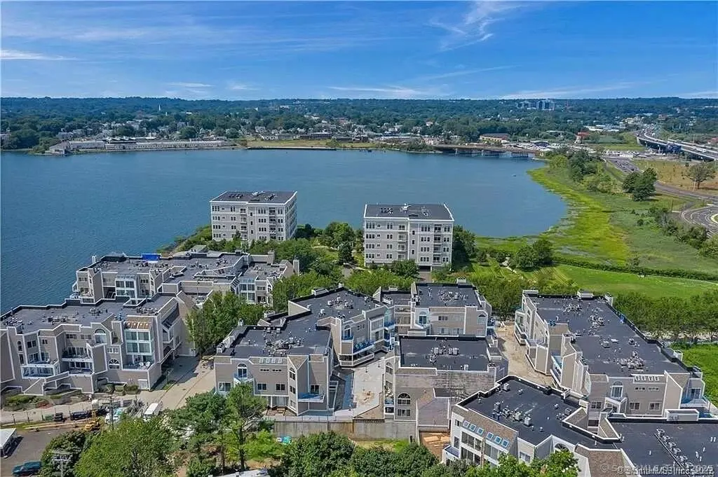 47 Harbour Close 47, New Haven