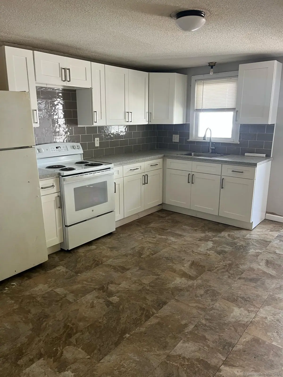 49 6th Street 3rd, Derby