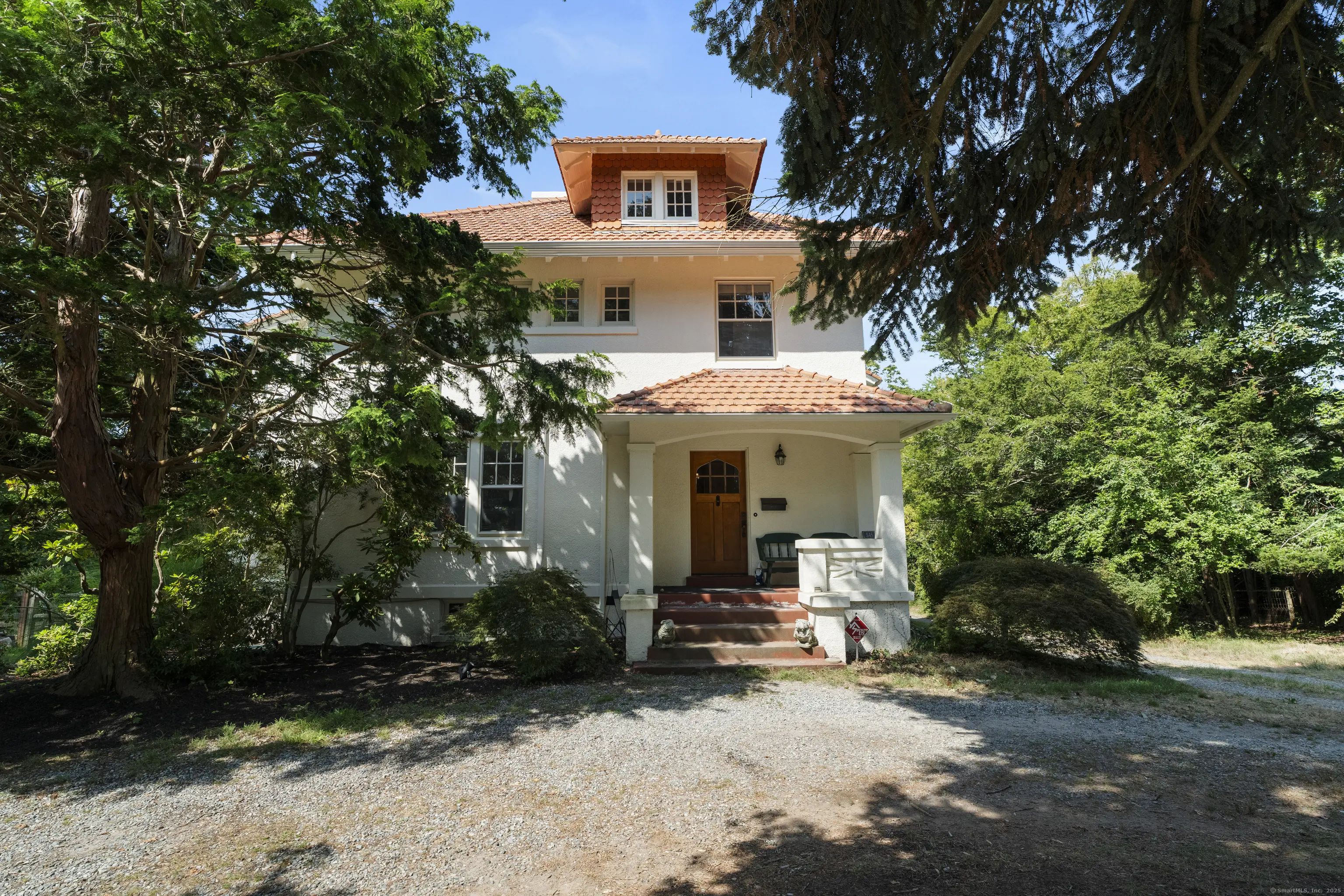 845 Ocean Avenue, New London