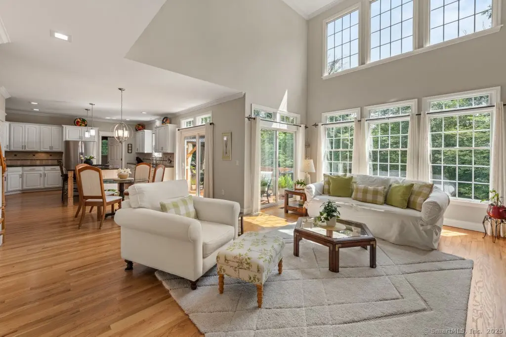 105 Lake Ridge Road, Southbury