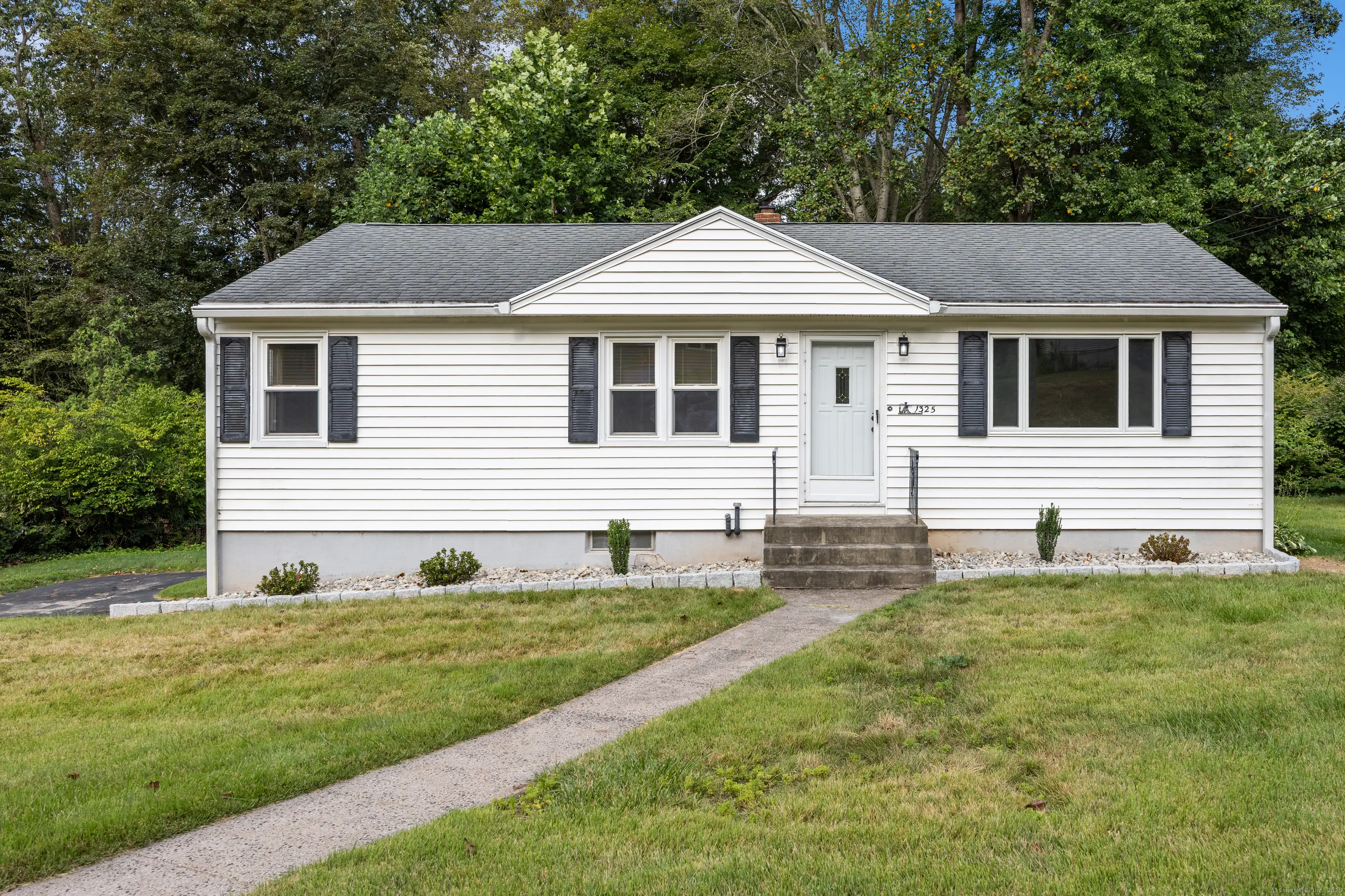 1325 Avon Boulevard, Cheshire